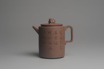 紫砂壶图片：美壶特惠 优质老段文人集狮壶 禾人老师即兴装饰 - 宜兴紫砂壶网