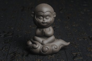 紫砂壶图片：美宠特惠 精工老青灰泥悟空茶宠摆件高9.3cm - 宜兴紫砂壶网