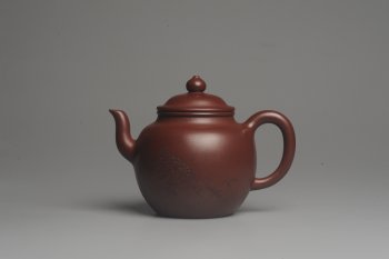 紫砂壶图片：油润黄龙山4号深井红皮龙 全手工高灯壶 清茗堂助工文气装饰龟寿图 延年益寿 - 宜兴紫砂壶网