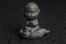紫砂壶图片：美宠特惠 精工老青灰泥悟空茶宠摆件高9.3cm - 宜兴紫砂壶网