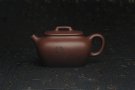 紫砂壶图片：美壶特惠 精工好料底曹青美女小四方 灰常雅致 - 宜兴紫砂壶网