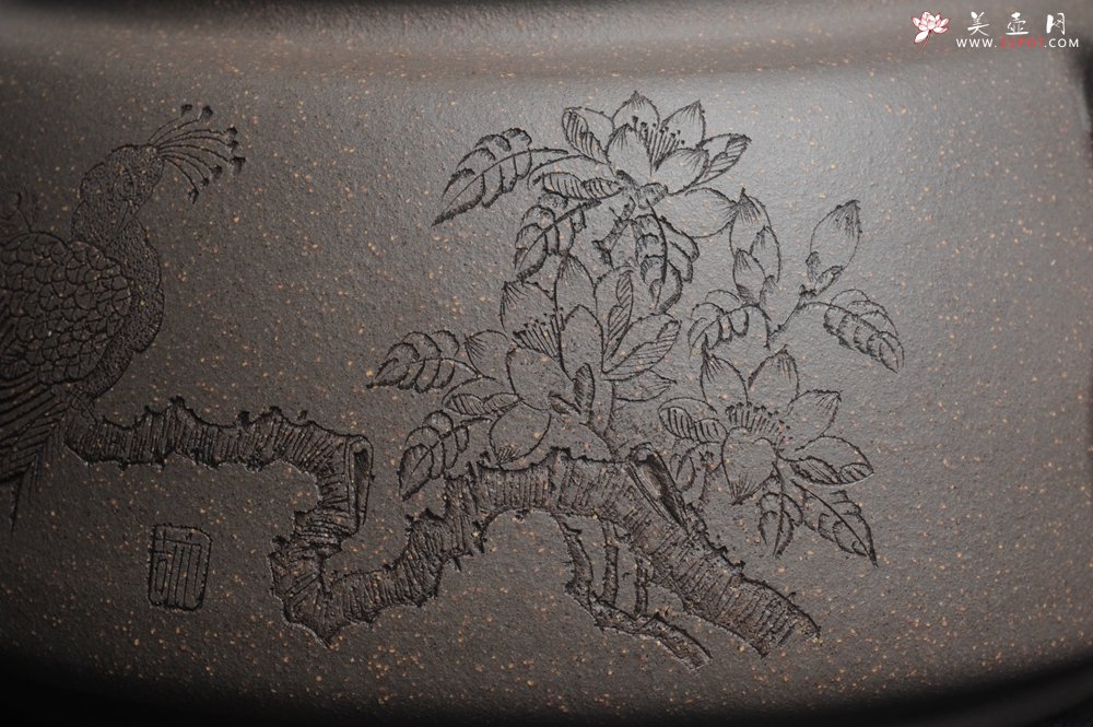 紫砂壶图片：精品特惠 助工老青段精品瑞兽双耳罐 茶仓 茶叶罐 水洗 烟灰缸 神鸟图 - 宜兴紫砂壶网