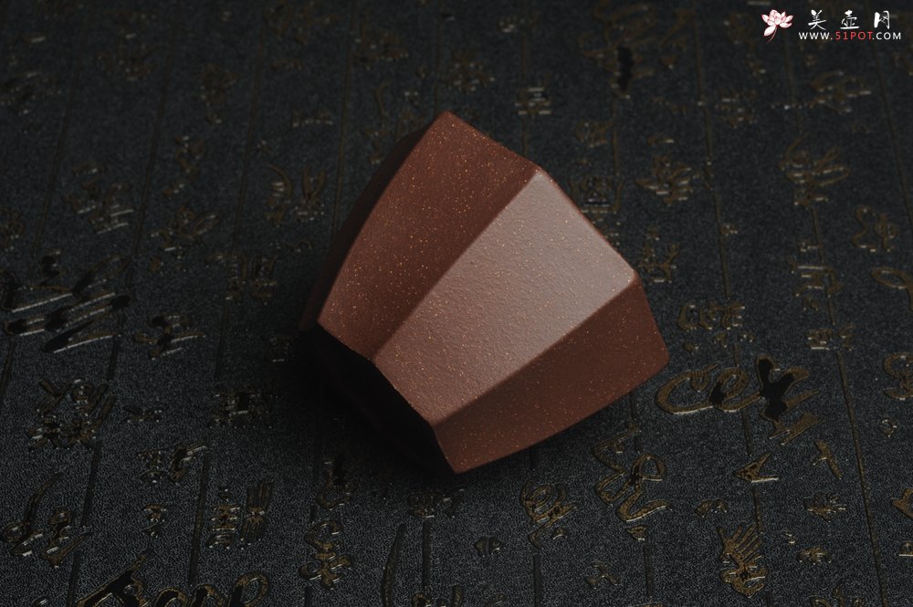 紫砂壶图片：美杯特惠 超精工厚实紫玉金砂八方杯 - 宜兴紫砂壶网