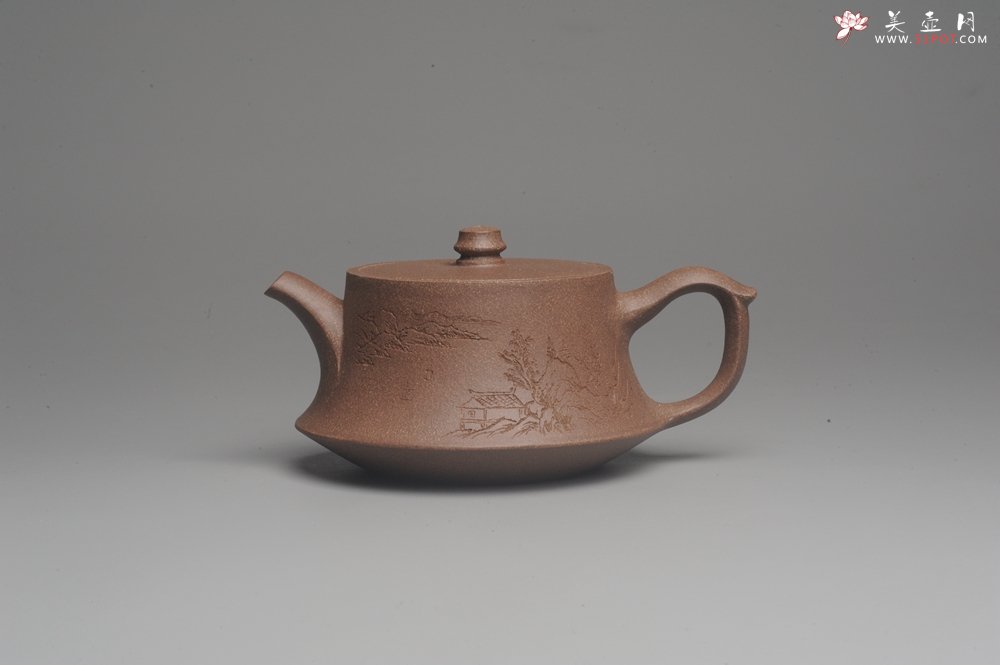 紫砂壶图片：美壶特惠 精工老段泥曼生山水柱础 贺岁佳品 高档包装 - 宜兴紫砂壶网