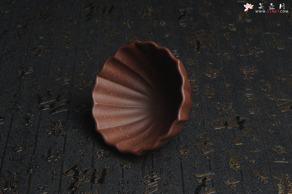 紫砂壶图片：美杯特惠 超精工厚实紫玉金砂菱花杯 - 宜兴紫砂壶网