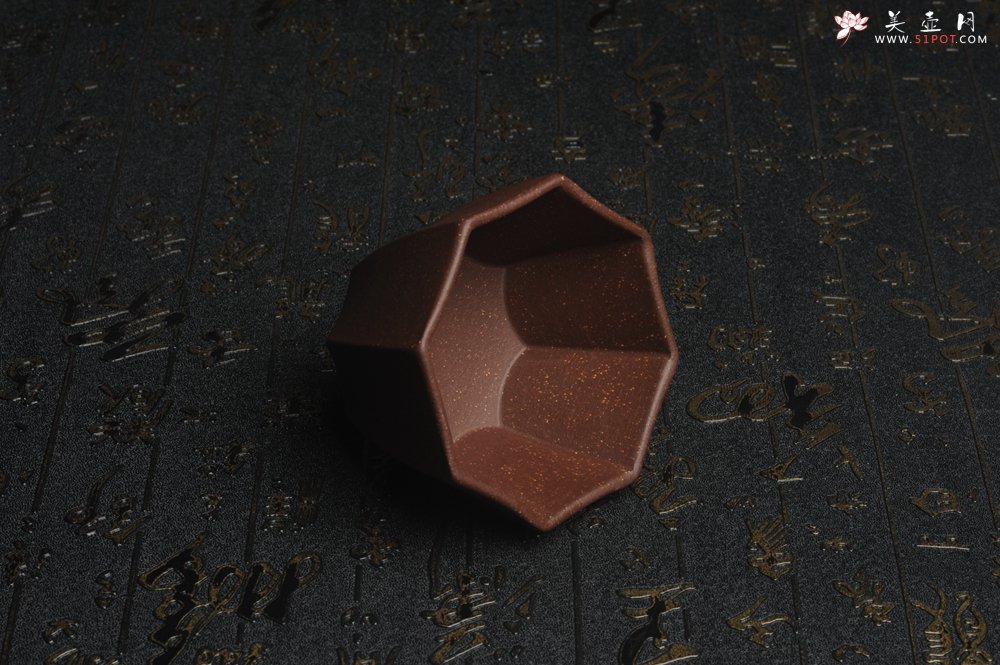 紫砂壶图片：美杯特惠 超精工厚实紫玉金砂八方杯 - 宜兴紫砂壶网