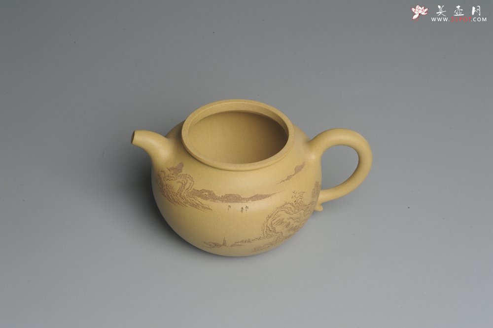 紫砂壶图片：美壶特惠 灰常好的本山段黄金段精工山水莲子壶 端庄秀雅 - 宜兴紫砂壶网