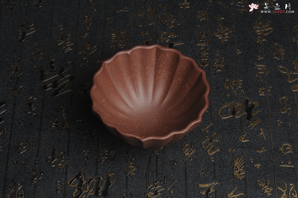 紫砂壶图片：美杯特惠 超精工厚实紫玉金砂菱花杯 - 宜兴紫砂壶网