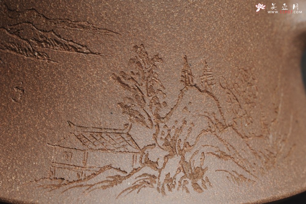 紫砂壶图片：美壶特惠 精工老段泥曼生山水柱础 贺岁佳品 高档包装 - 宜兴紫砂壶网