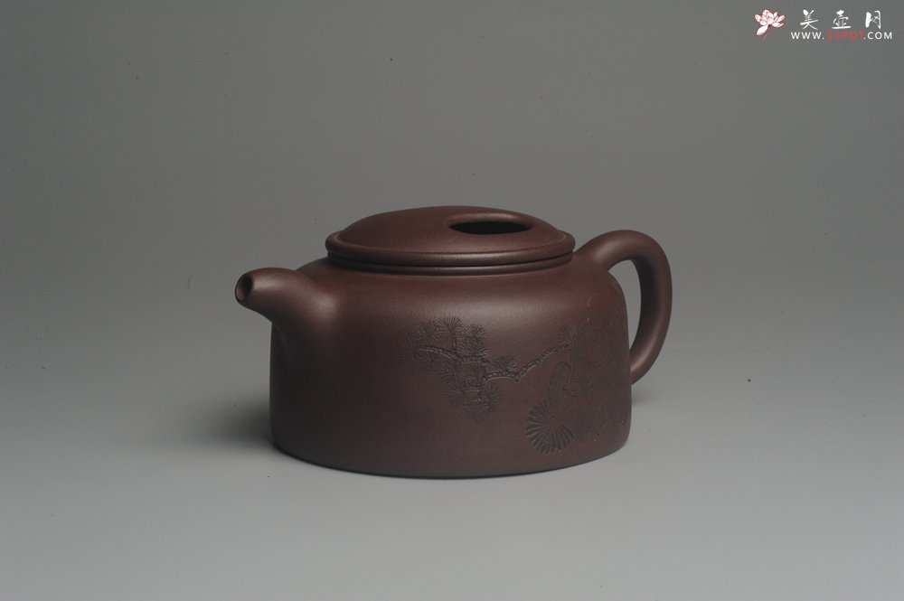 紫砂壶图片：美壶特惠 潜力股助工精工老紫泥牛盖壶 罗汉图 - 宜兴紫砂壶网