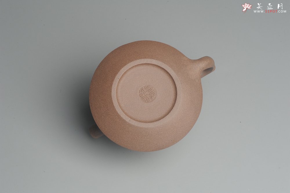 紫砂壶图片：美壶特惠 精工老段泥曼生山水柱础 贺岁佳品 高档包装 - 宜兴紫砂壶网