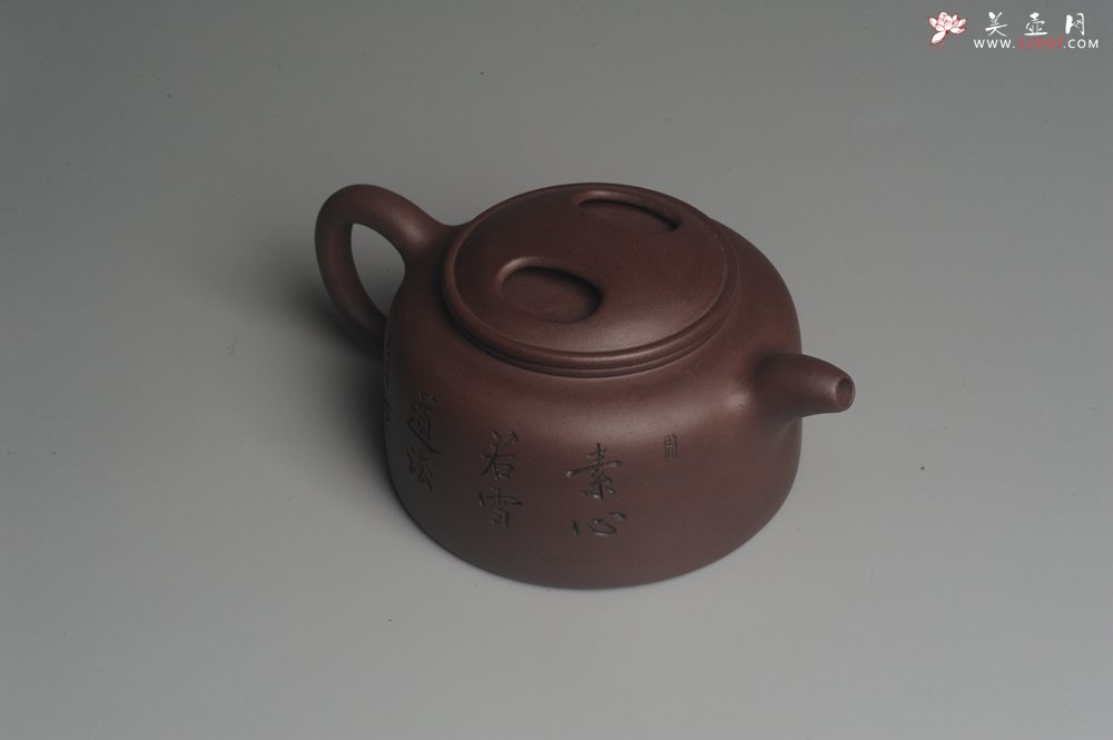 紫砂壶图片：美壶特惠 潜力股助工精工老紫泥牛盖壶 罗汉图 - 宜兴紫砂壶网