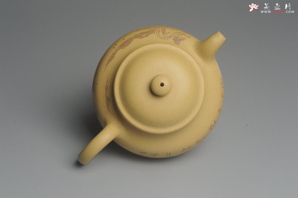 紫砂壶图片：美壶特惠 灰常好的本山段黄金段精工山水莲子壶 端庄秀雅 - 宜兴紫砂壶网