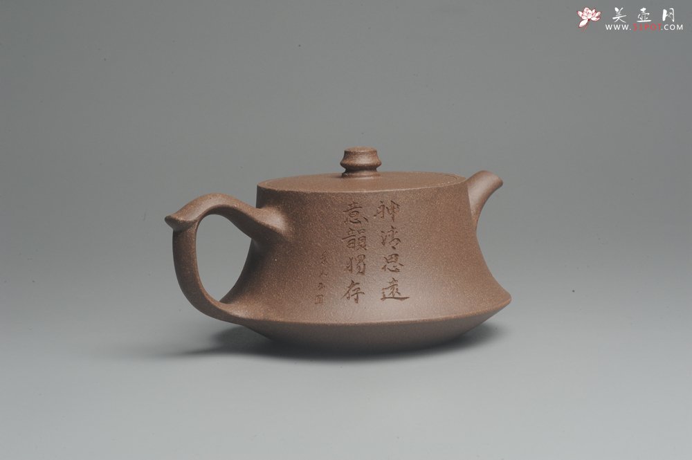 紫砂壶图片：美壶特惠 精工老段泥曼生山水柱础 贺岁佳品 高档包装 - 宜兴紫砂壶网