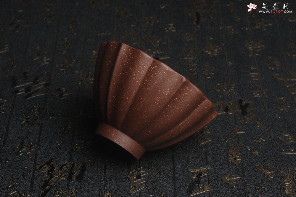 紫砂壶图片：美杯特惠 超精工厚实紫玉金砂菱花杯 - 宜兴紫砂壶网