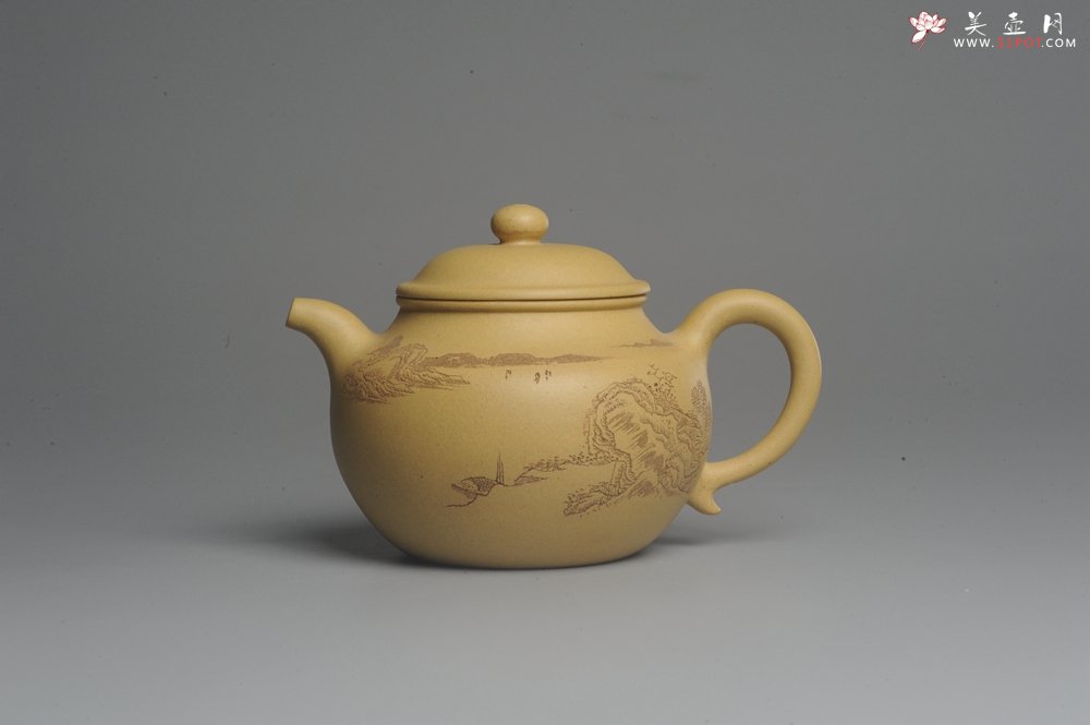 紫砂壶图片：美壶特惠 灰常好的本山段黄金段精工山水莲子壶 端庄秀雅 - 宜兴紫砂壶网