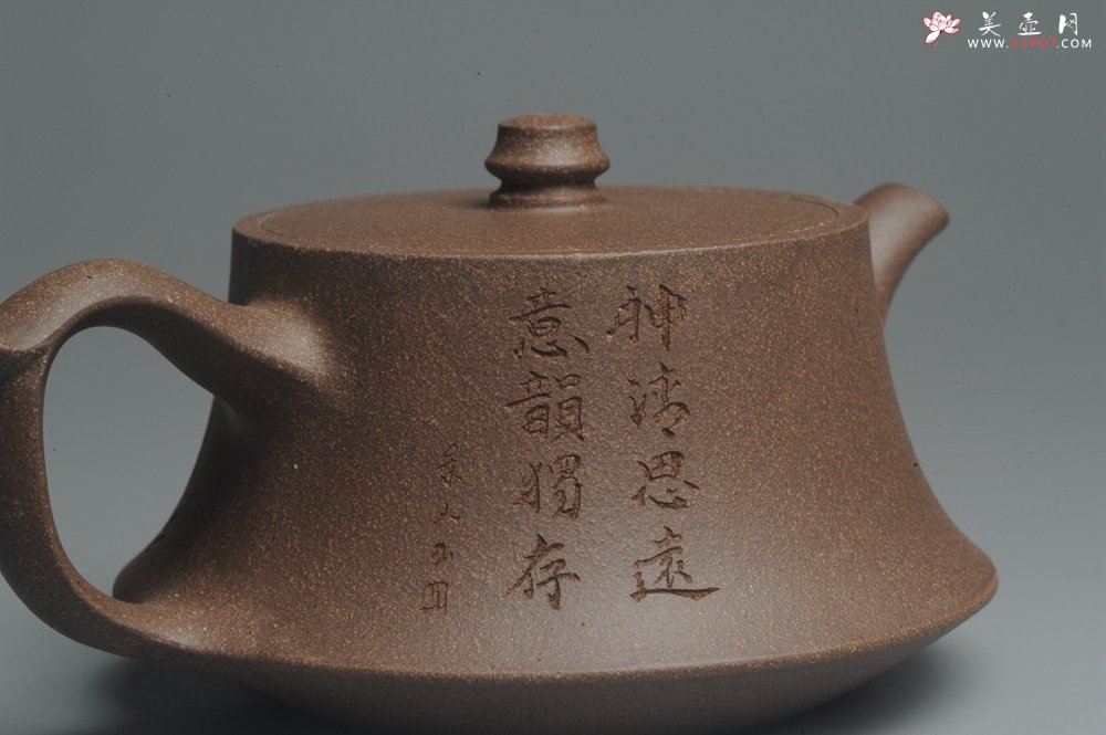 紫砂壶图片：美壶特惠 精工老段泥曼生山水柱础 贺岁佳品 高档包装 - 宜兴紫砂壶网