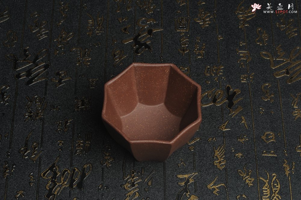 紫砂壶图片：美杯特惠 超精工厚实紫玉金砂八方杯 - 宜兴紫砂壶网