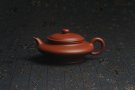 紫砂壶图片：特好小煤窑朱泥精工全手小虚扁 功夫茶具 - 宜兴紫砂壶网
