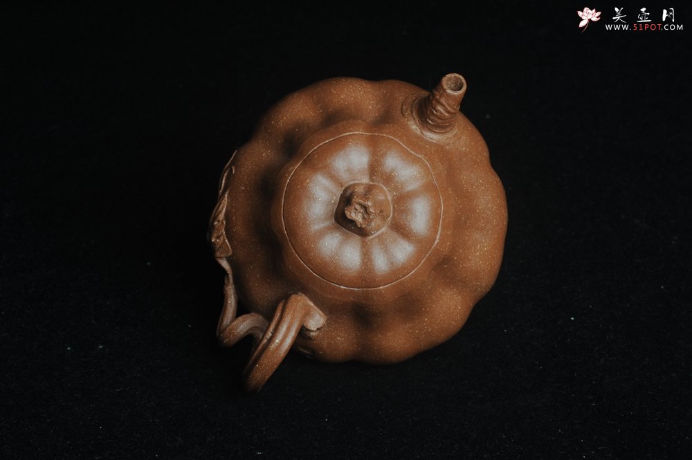 紫砂壶图片：美壶特惠 优质降坡泥全手卡盖小叶歪瓜 茶人醉爱 - 宜兴紫砂壶网