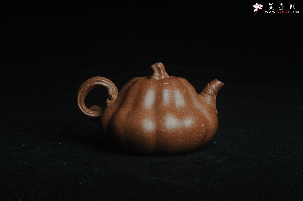 紫砂壶图片：美壶特惠 优质降坡泥全手卡盖小叶歪瓜 茶人醉爱 - 宜兴紫砂壶网