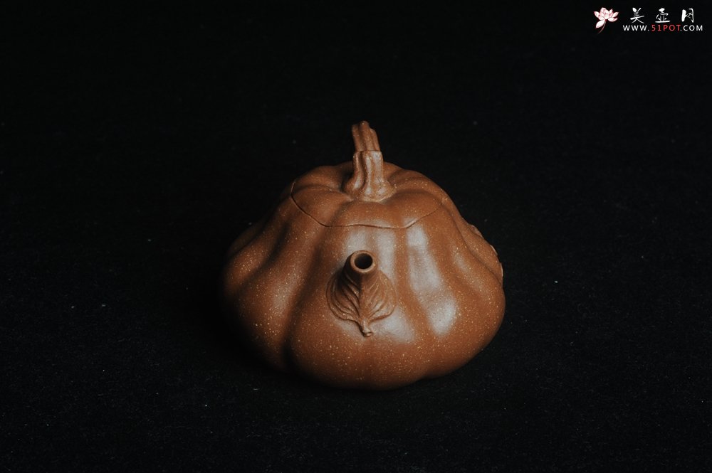 紫砂壶图片：美壶特惠 优质降坡泥全手卡盖小叶歪瓜 茶人醉爱 - 宜兴紫砂壶网