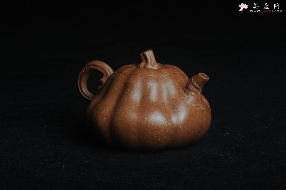 紫砂壶图片：美壶特惠 优质降坡泥全手卡盖小叶歪瓜 茶人醉爱 - 宜兴紫砂壶网