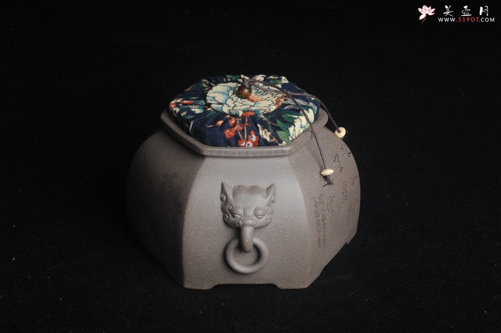 紫砂壶图片：精品特惠 助工老青段精品山水六方瑞兽双耳罐 茶仓 茶叶罐 水洗 - 宜兴紫砂壶网