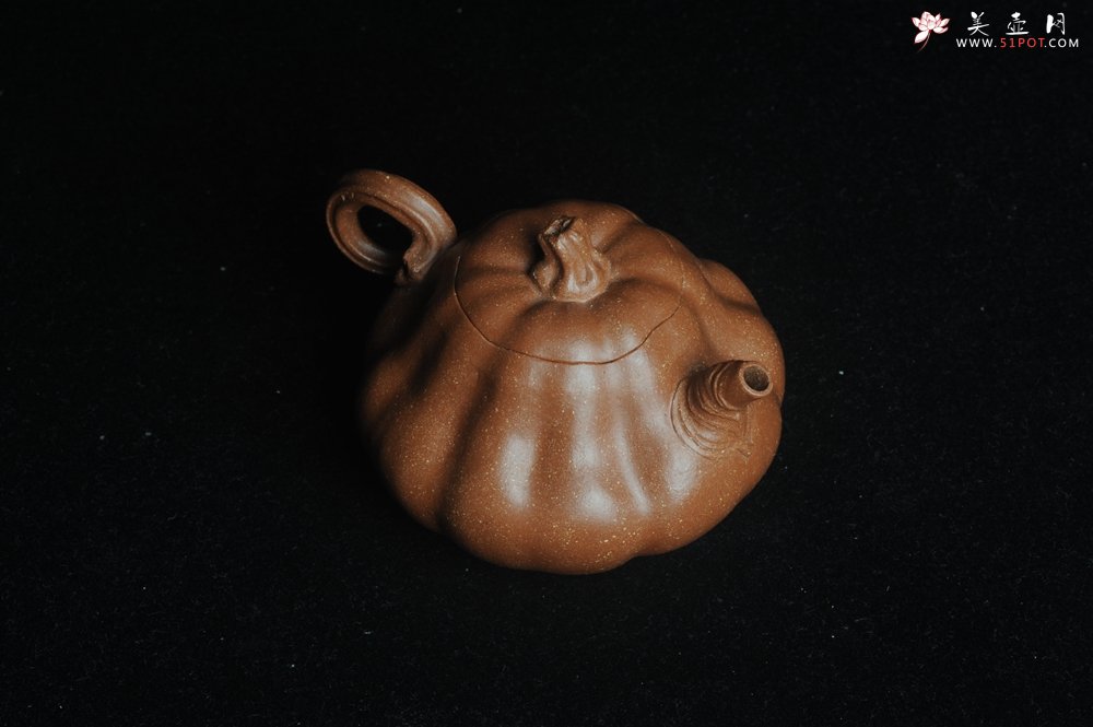 紫砂壶图片：美壶特惠 优质降坡泥全手卡盖小叶歪瓜 茶人醉爱 - 宜兴紫砂壶网