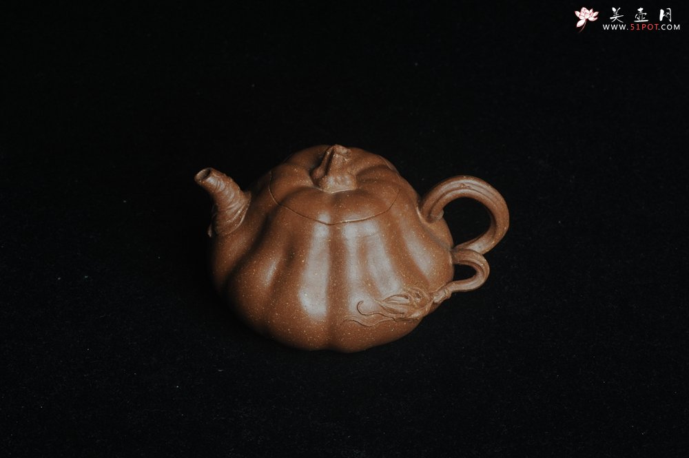 紫砂壶图片：美壶特惠 优质降坡泥全手卡盖小叶歪瓜 茶人醉爱 - 宜兴紫砂壶网