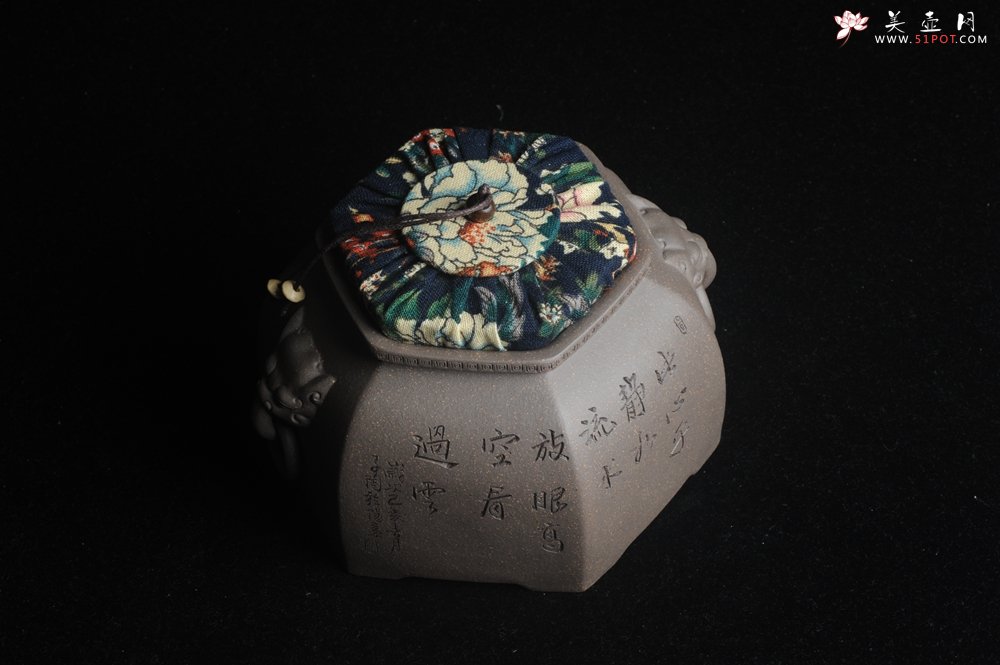 紫砂壶图片：精品特惠 助工老青段精品山水六方瑞兽双耳罐 茶仓 茶叶罐 水洗 - 宜兴紫砂壶网