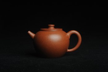 紫砂壶图片：美壶特惠 潜力股殷老师全手工特好降坡泥摹古巨轮壶 茶人醉爱 - 宜兴紫砂壶网