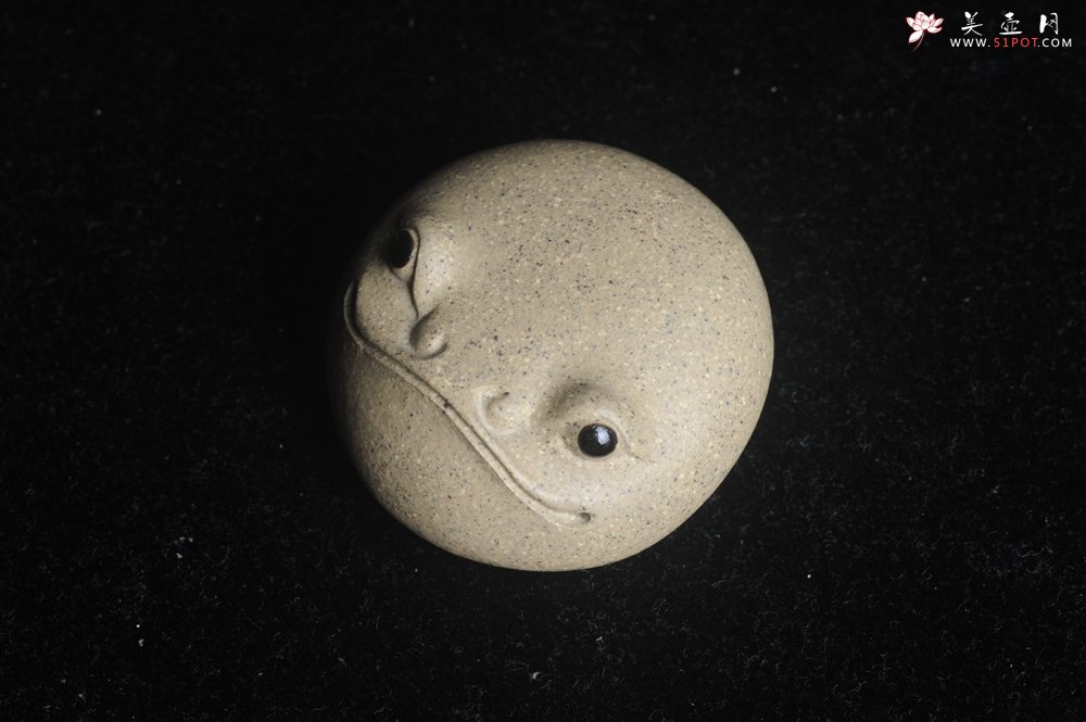 紫砂壶图片：美宠特惠 超可爱的精工芝麻段萌蛤蟆 直径4.5cm 泥料超好 - 宜兴紫砂壶网