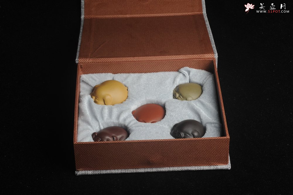 紫砂壶图片：美宠特惠 精致好料五福五彩猪 紫砂茶宠 - 宜兴紫砂壶网