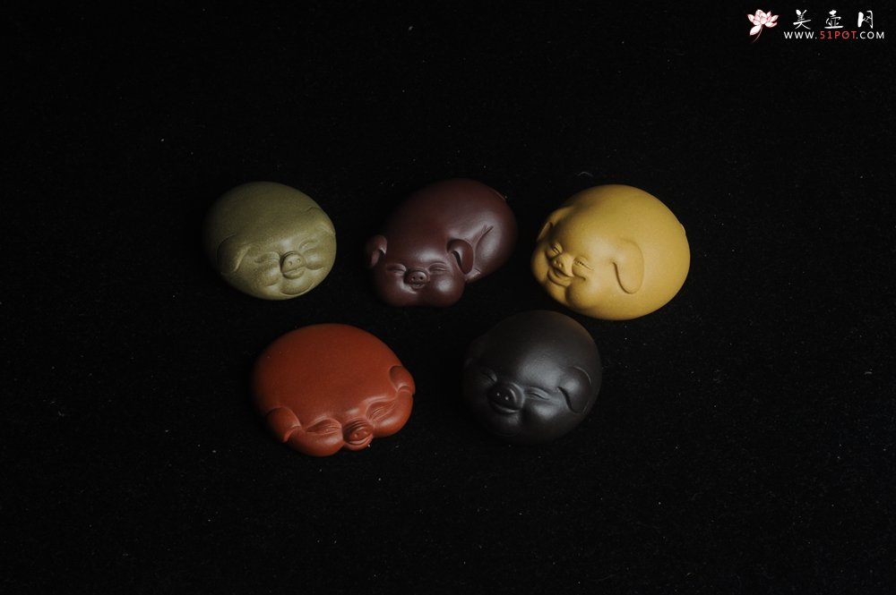 紫砂壶图片：美宠特惠 精致好料五福五彩猪 紫砂茶宠 - 宜兴紫砂壶网