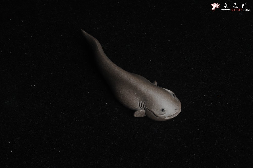 紫砂壶图片：美宠特惠小号年年有余鱼 神态细腻 做工精致 手工茶宠摆件长9.5cm最宽度2.7cm高1.7cm - 宜兴紫砂壶网