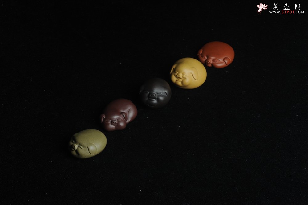 紫砂壶图片：美宠特惠 精致好料五福五彩猪 紫砂茶宠 - 宜兴紫砂壶网