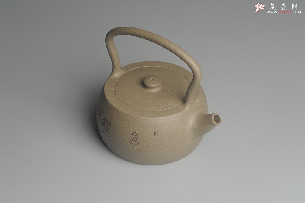 紫砂壶图片：美壶特惠 老青段 助工精工怀古提梁 清赏 - 宜兴紫砂壶网