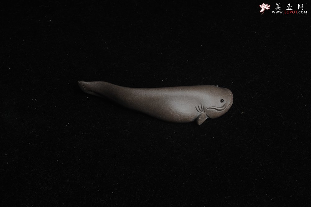 紫砂壶图片：美宠特惠小号年年有余鱼 神态细腻 做工精致 手工茶宠摆件长9.5cm最宽度2.7cm高1.7cm - 宜兴紫砂壶网