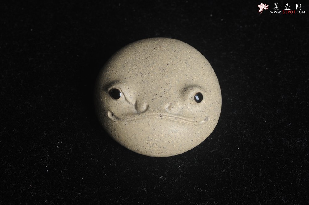 紫砂壶图片：美宠特惠 超可爱的精工芝麻段萌蛤蟆 直径4.5cm 泥料超好 - 宜兴紫砂壶网