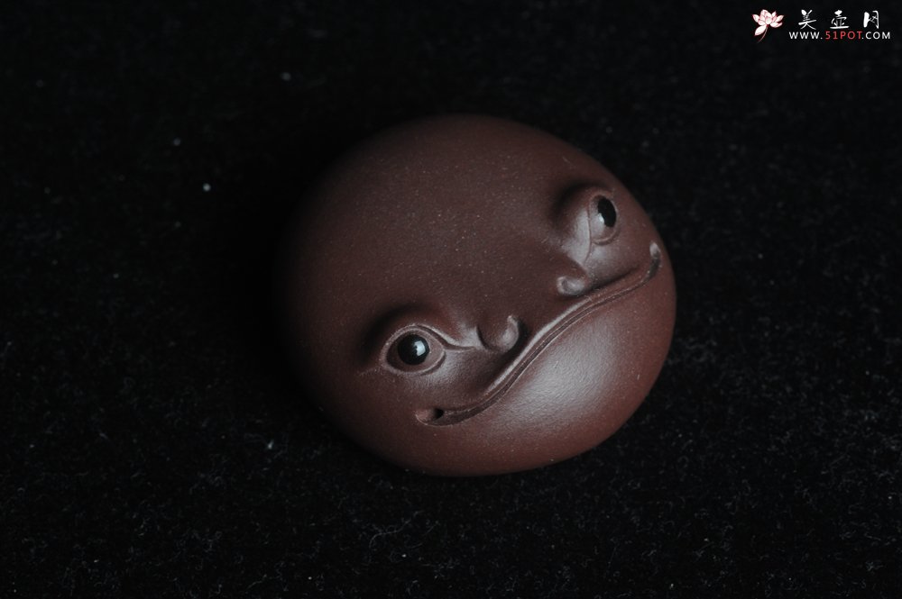 紫砂壶图片：美宠特惠 超可爱的精工萌蛤蟆 直径4.5cm - 宜兴紫砂壶网