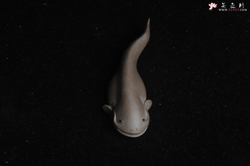 紫砂壶图片：美宠特惠小号年年有余鱼 神态细腻 做工精致 手工茶宠摆件长9.5cm最宽度2.7cm高1.7cm - 宜兴紫砂壶网