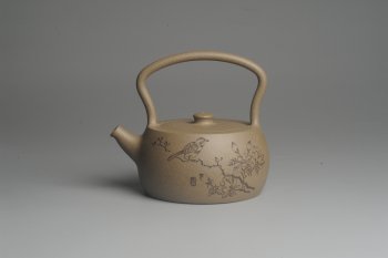 紫砂壶图片：美壶特惠 老青段 助工精工怀古提梁 装饰花鸟 - 宜兴紫砂壶网