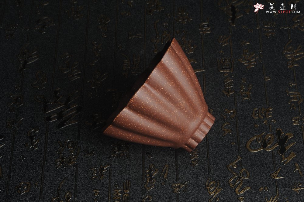 紫砂壶图片：美杯特惠 超精工厚实紫玉金砂菱花杯 主人杯 - 宜兴紫砂壶网