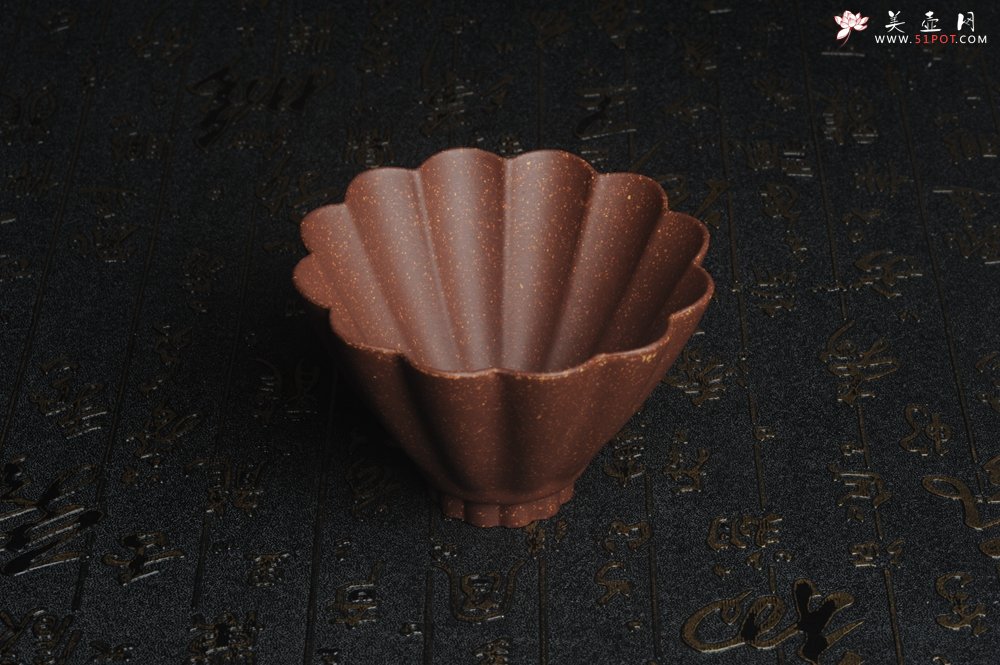 紫砂壶图片：美杯特惠 超精工厚实紫玉金砂菱花杯 主人杯 - 宜兴紫砂壶网