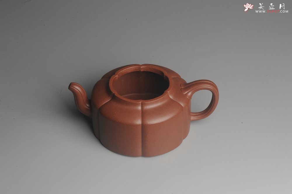 紫砂壶图片：实力派张海艳手工压制成型精工梅花周盘壶 气势磅礴 - 宜兴紫砂壶网