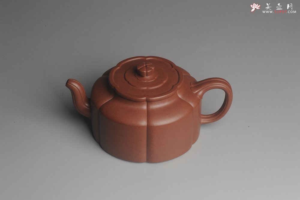 紫砂壶图片：实力派张海艳手工压制成型精工梅花周盘壶 气势磅礴 - 宜兴紫砂壶网