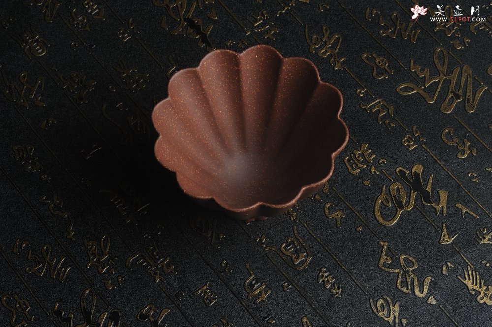 紫砂壶图片：美杯特惠 超精工厚实紫玉金砂菱花杯 主人杯 - 宜兴紫砂壶网