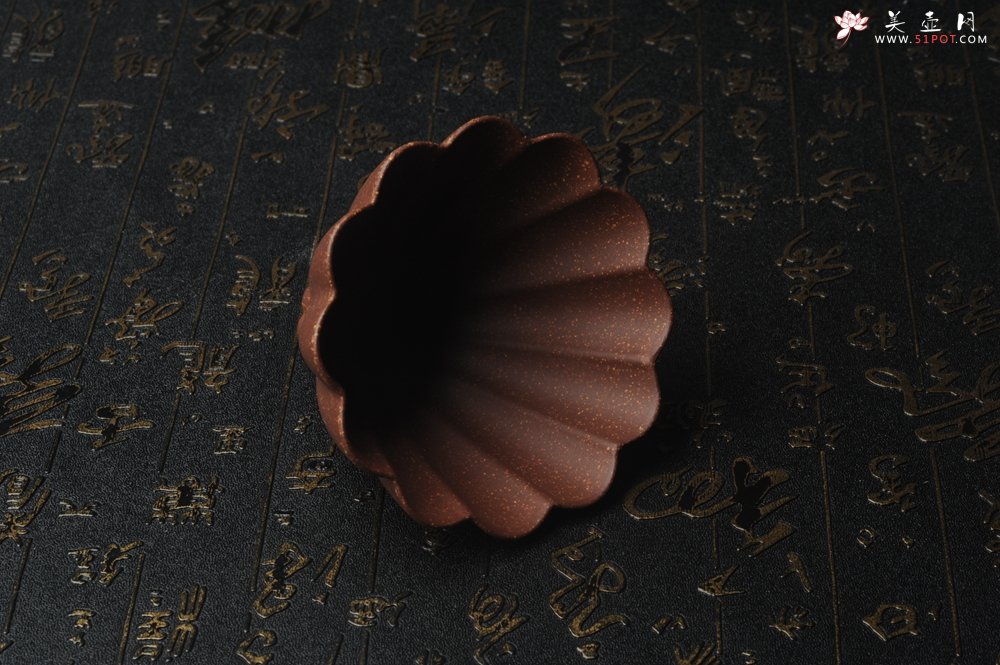 紫砂壶图片：美杯特惠 超精工厚实紫玉金砂菱花杯 主人杯 - 宜兴紫砂壶网