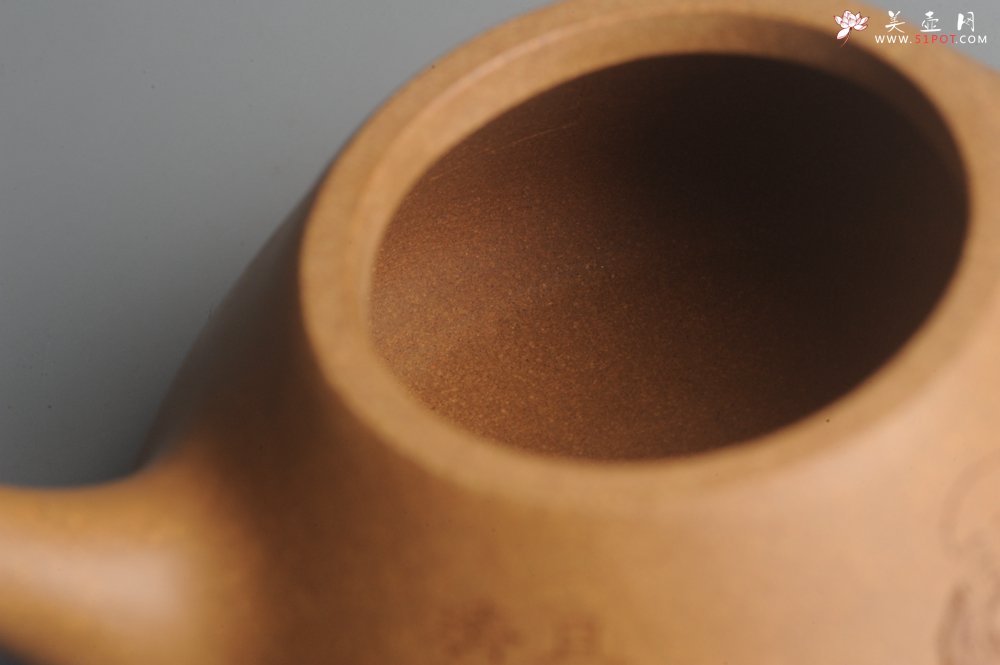 紫砂壶图片：油润老黄段泥(此泥料属于家藏老料！油润无比，识者自知！)全手工子冶石瓢 装饰人物 特文气 - 宜兴紫砂壶网